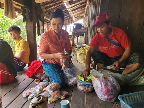 အမျိုးသမီးအဖွဲ့ဧဝံေဂလိ_၁၃